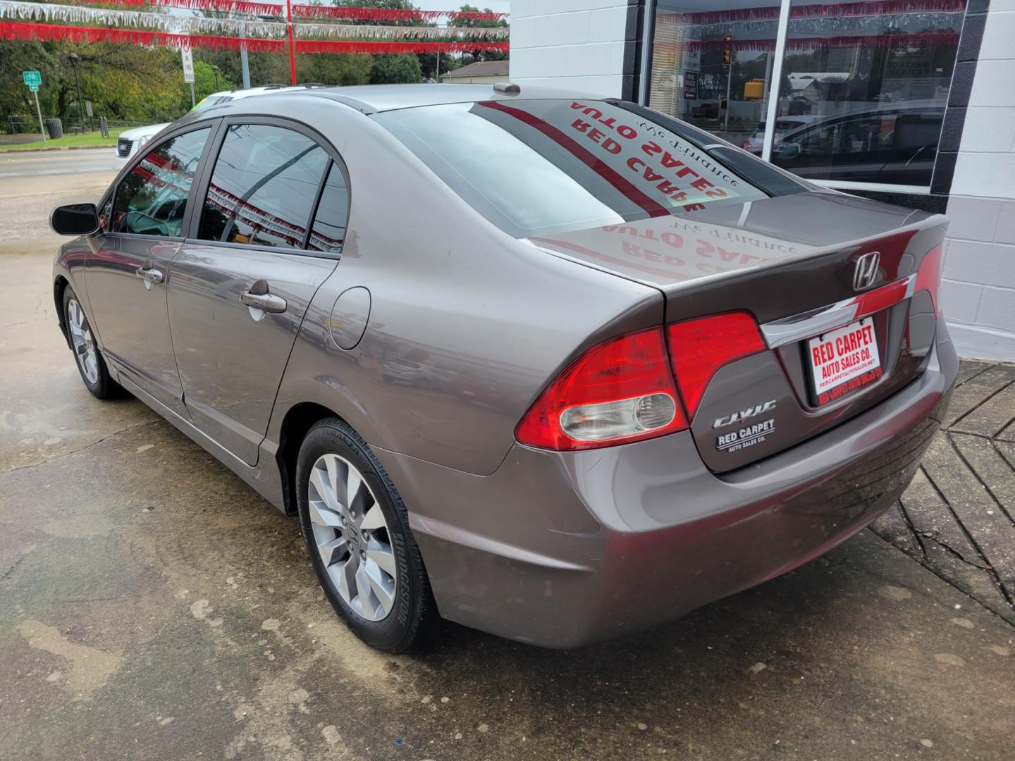 2009 GRAY Honda Civic EX Sedan 5-Speed AT (1HGFA16839L) with an 1.8L L4 SOHC 16V engine, 5-Speed Automatic transmission, located at 503 West Court, Seguin, TX, 78155, (830) 379-3373, 29.568621, -97.969803 - Photo#3